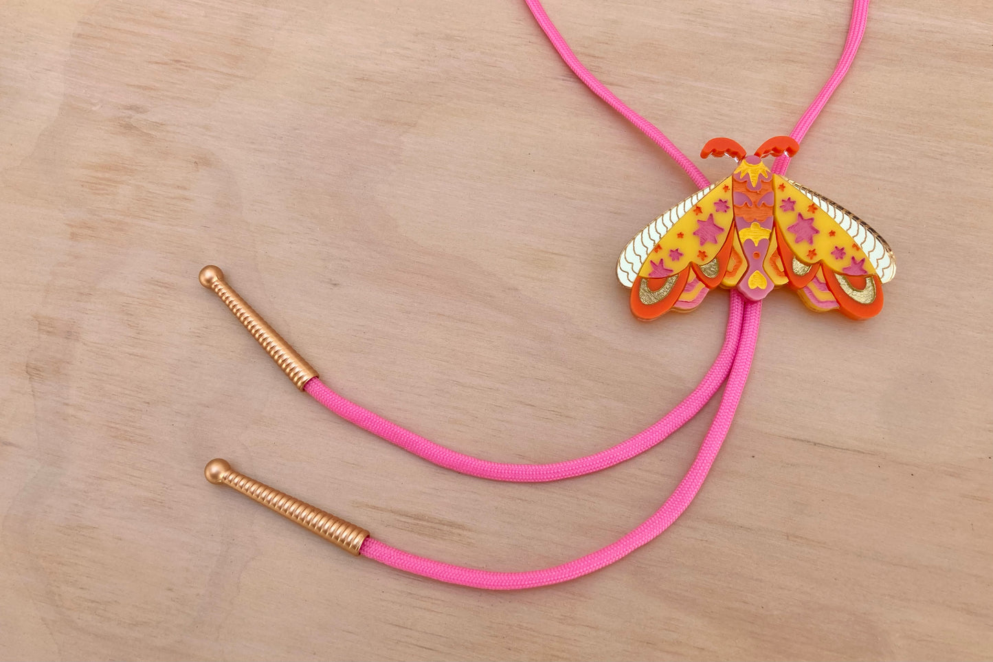 Bolo Tie Polilla Fuego