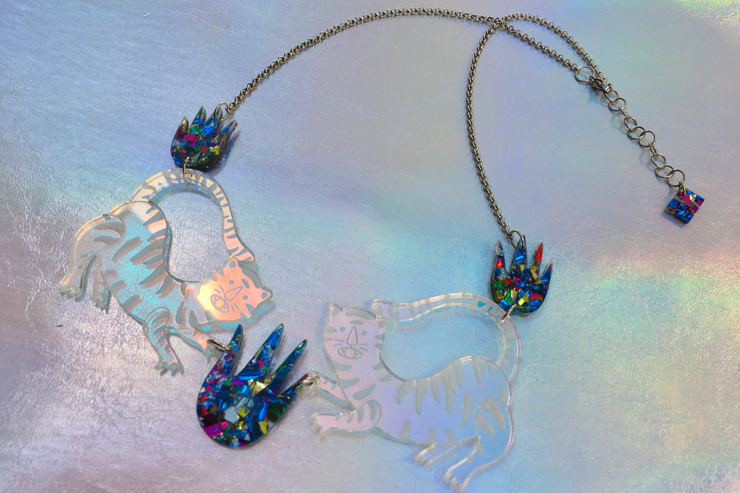 Iridescent Acrylic Tigrillos Necklace